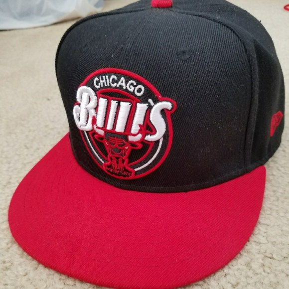 New Era Other - Chicago Bulls fitted New Era Hat. 7-3/8 size cap.